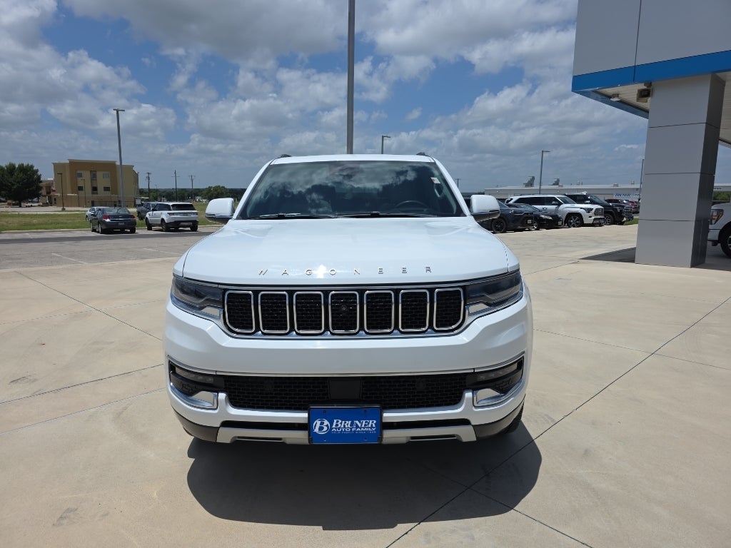 2022 Jeep Wagoneer — side profile view
