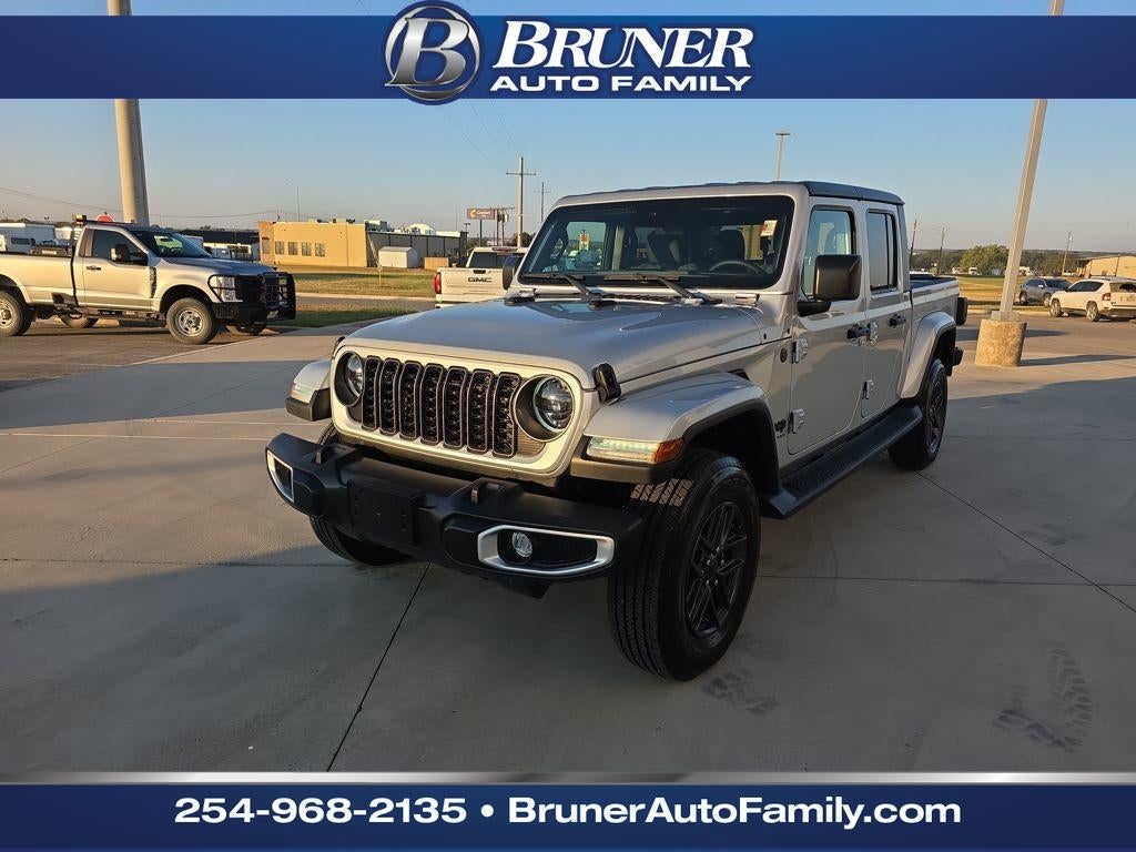 2024 Jeep Gladiator Sport S in Silver Zynith Clearcoat — front three-quarter view